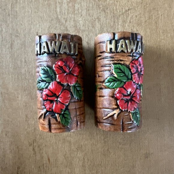 Vintage Hawaii Salt And Pepper Shakers - Picture 1 of 3